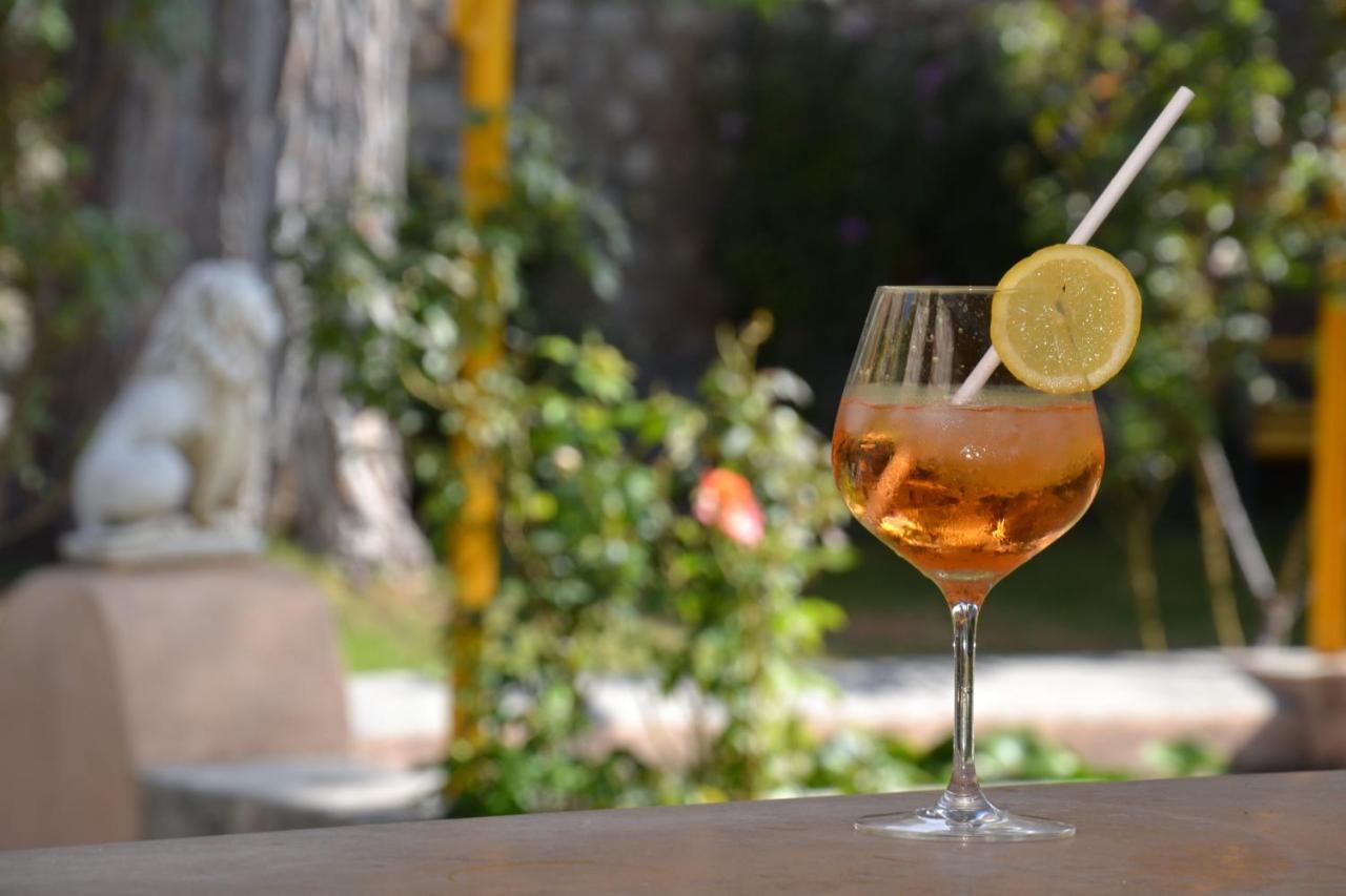 Les Arcades Le Lion D'Or Hotel Buis-les-Baronnies Kültér fotó
