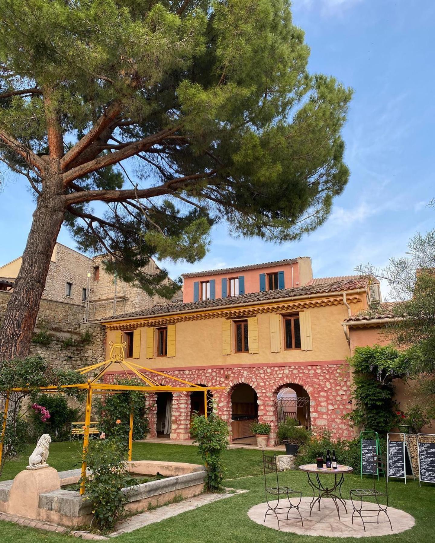 Les Arcades Le Lion D'Or Hotel Buis-les-Baronnies Kültér fotó